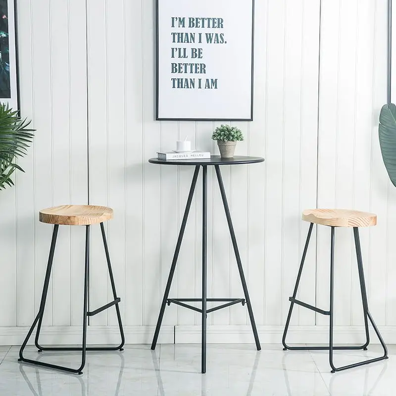 Moderne en minimalistische ijzeren hoge bar tafel en stoel combinatie, hoge benen cirkelvormige bar, thuis balkon vrijetijdstafel en stoel