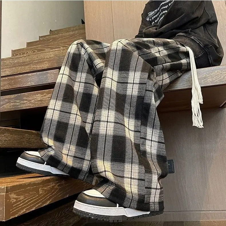 Рисунок 5 - Брюки мужские свободные в клетку