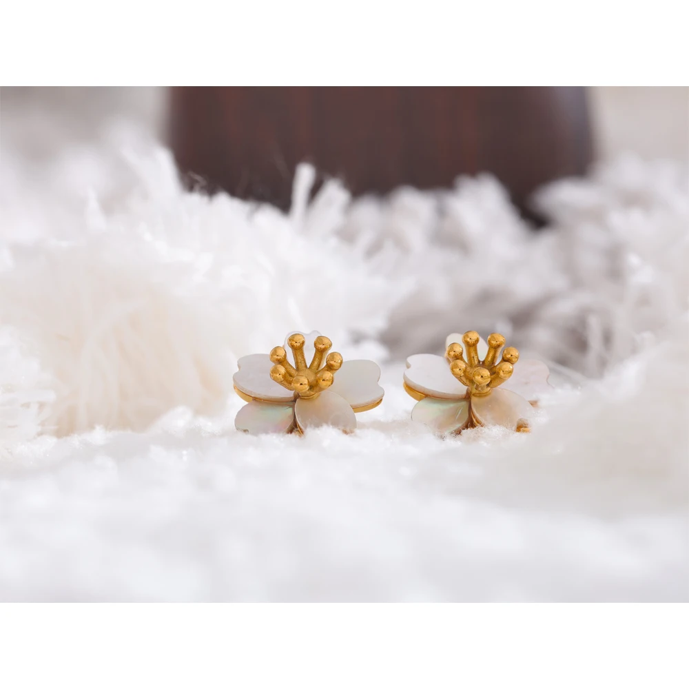 Yhpup High Quality Natural Shell Flower Earrings for Women Prevent Allergies