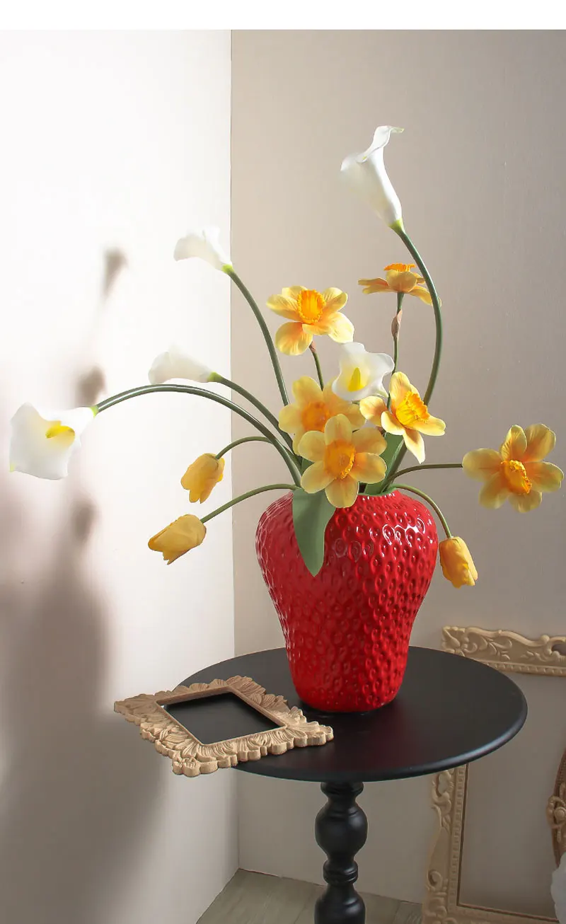 Nordic Ceramics Strawberry Vases Ornaments Homestay Decorative Desktop Flower Arrangement Container Home Decoration Accessories