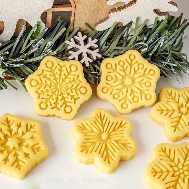 Mini Christmas Snowflake Cookie Cutters Plastic Fondant Biscuit Embossing Stamp Molds DIY Baking Supplies Kitchen Accessory Tool 6