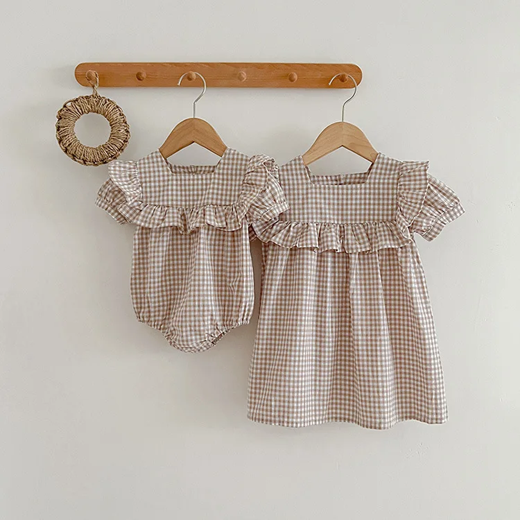 

2023 Baby Girls Plaid Rompers Ruffles Doll Collar Infant Boysuits Short Sleeve Sister Clothes Vintage One-piece Children Clothes
