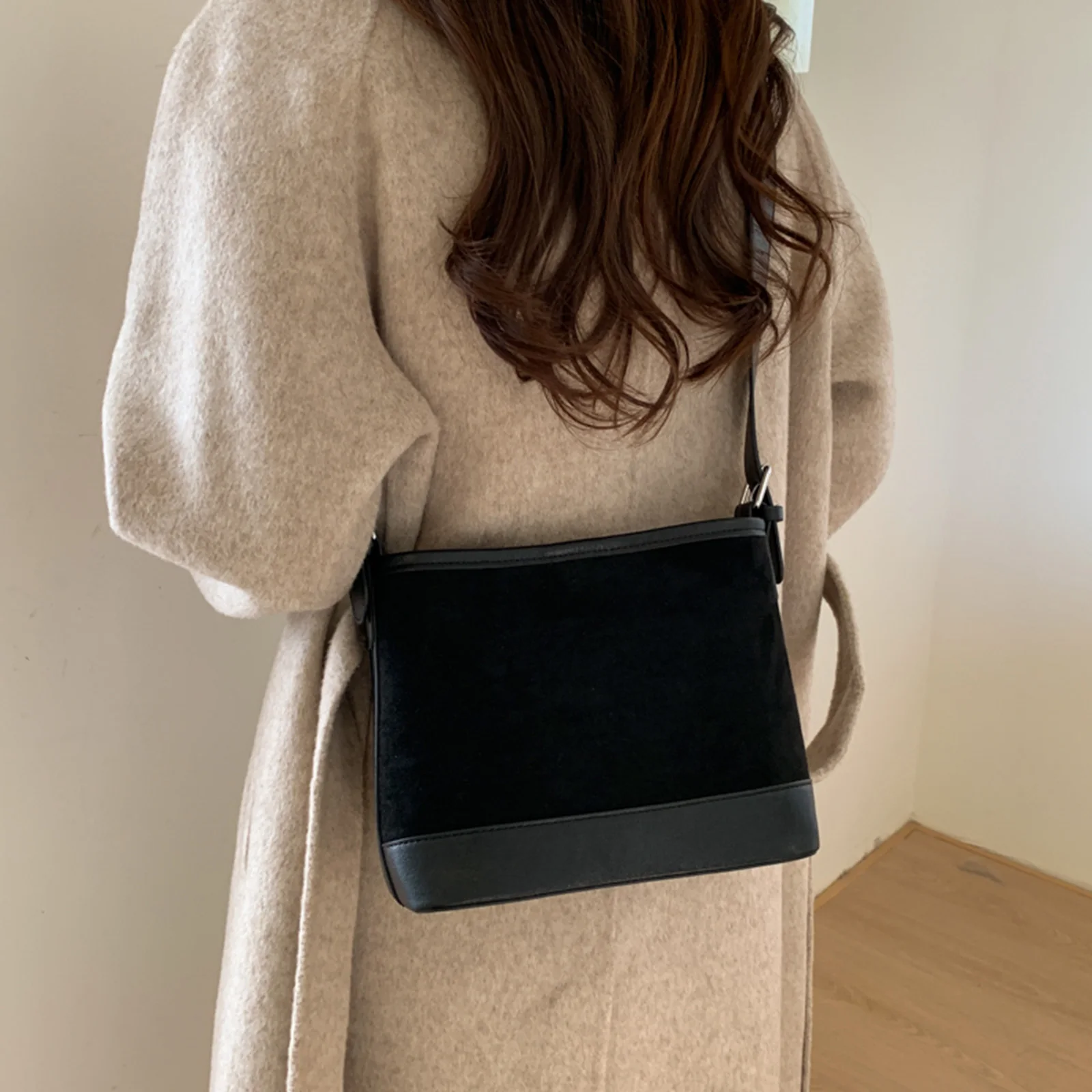 Women Girls PU Leather Bucket Shoulder Bags with Zipper Underarm Shoulder Bag Patchwork Shoulder Bag for Dating School Shopping