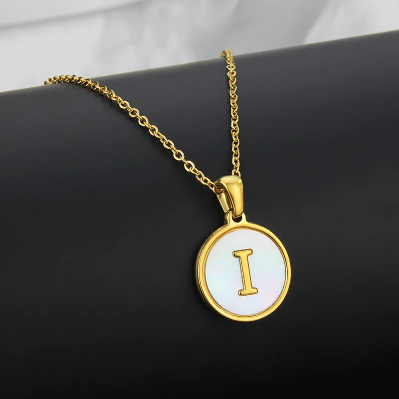 Vergoldete Halskette aus Edelstahl mit Initialen, runder Buchstabenanhänger A-Z mit weißer Muschel, Damenschmuck für den Alltag und Partys – Detail 14