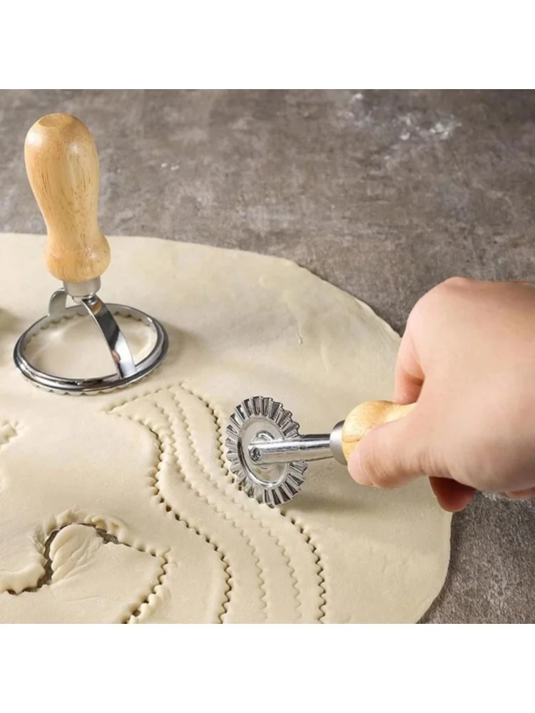 Description Picture 4 of item1pcs Baking Cookie Cutter Biscuit Maker Mold Pizza Cutting Wheel Tools MouldsAluminium Alloy Ravioli Pasta Tools Square Cutters