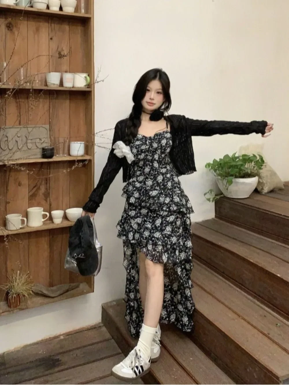 

Set of female sunscreen cardigan summer new irregular floral halter dress temperament two-piece French retro 2024