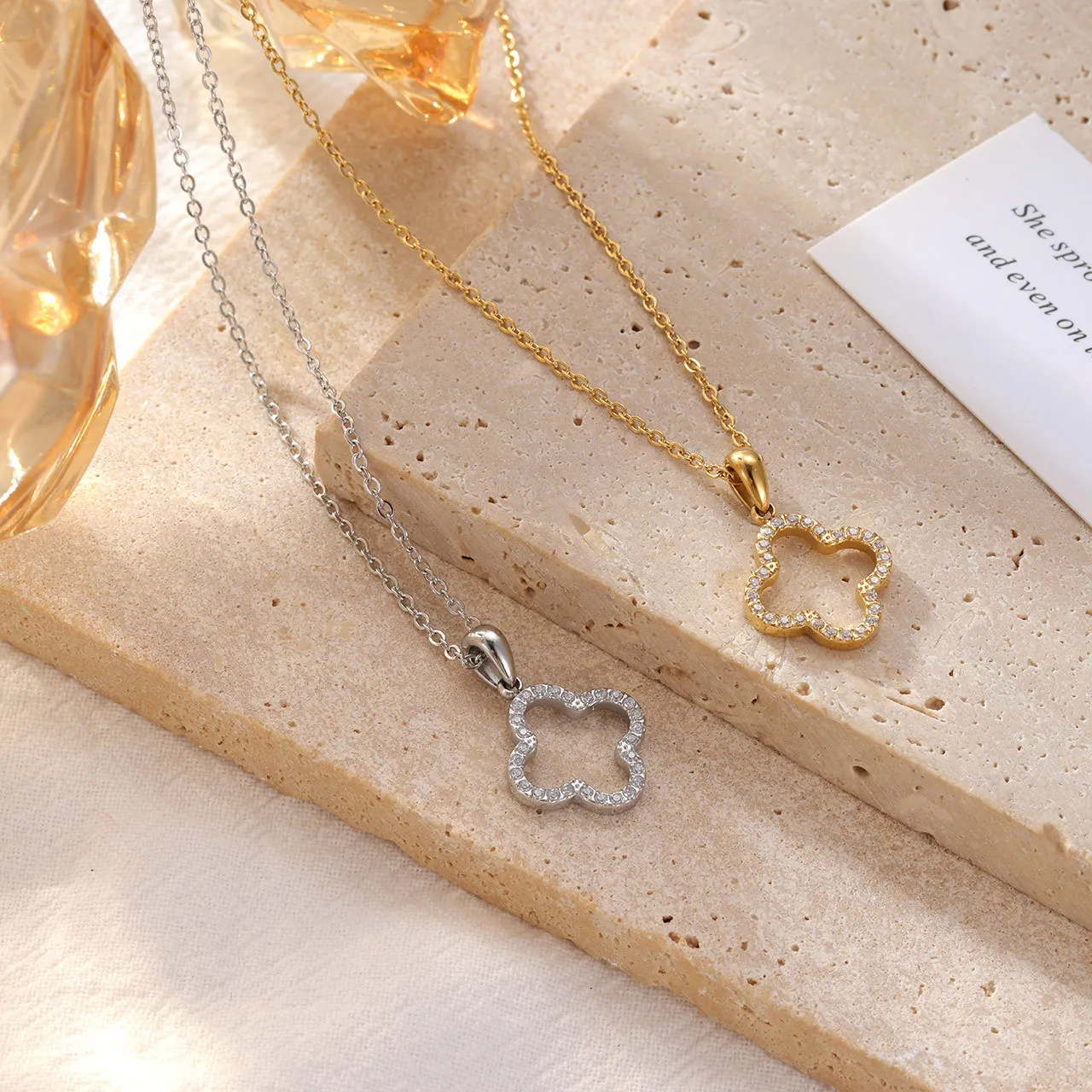 سلاسل رقيقة للبنات