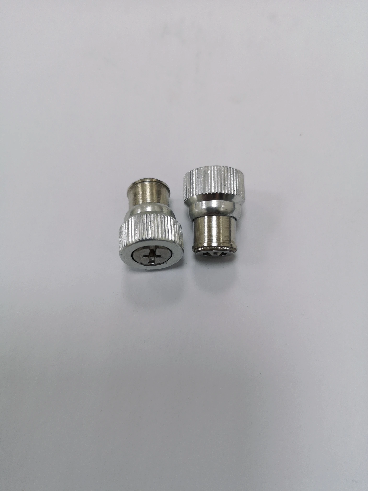 

Дюймовый винт с резьбой для пленочной панели PF11M/12M-440/632/832/032/0420-0/1/2, самозакрепляющаяся модель