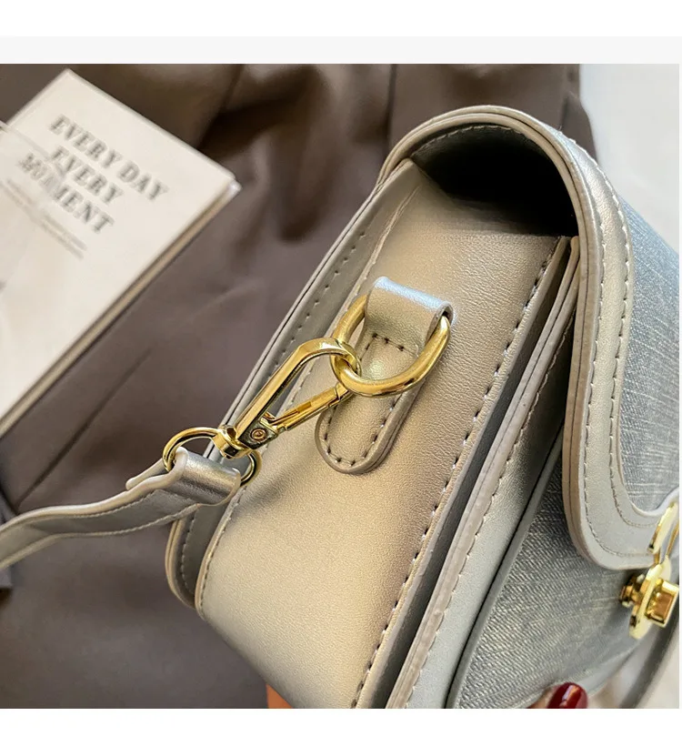 Texture denim saddle for women's 2024 summer new contrasting color lock buckle single shoulder bag, niche Western style_voghion.com
