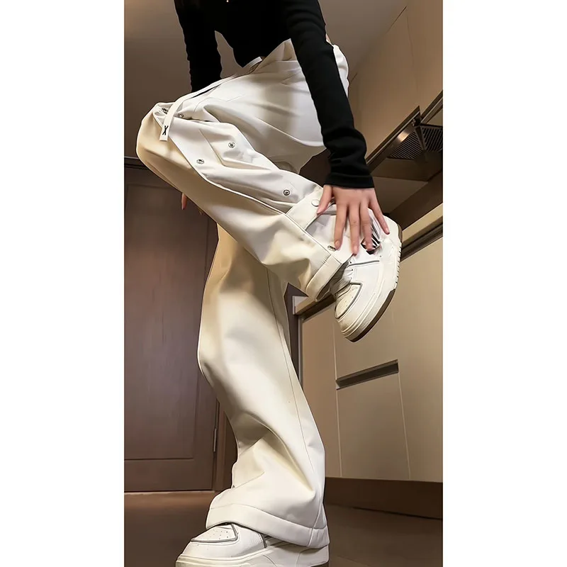 Рисунок 2 - Женская одежда, белые брюки-карго