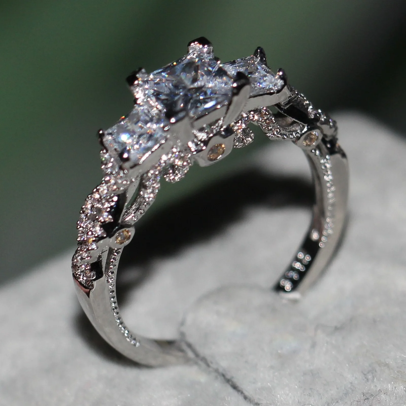 

1pcs Jewelry Wholesale Rose Gold Square Ring Female Classic Wedding Ring