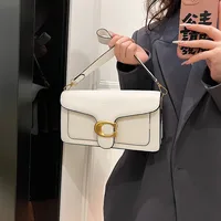 Nouveau sac de niche pour femme, texture premium, couleur unie, simple et polyvalent, petit sac carré, sac à bandoulière multi-compartiments pour les trajets quotidiens 1
