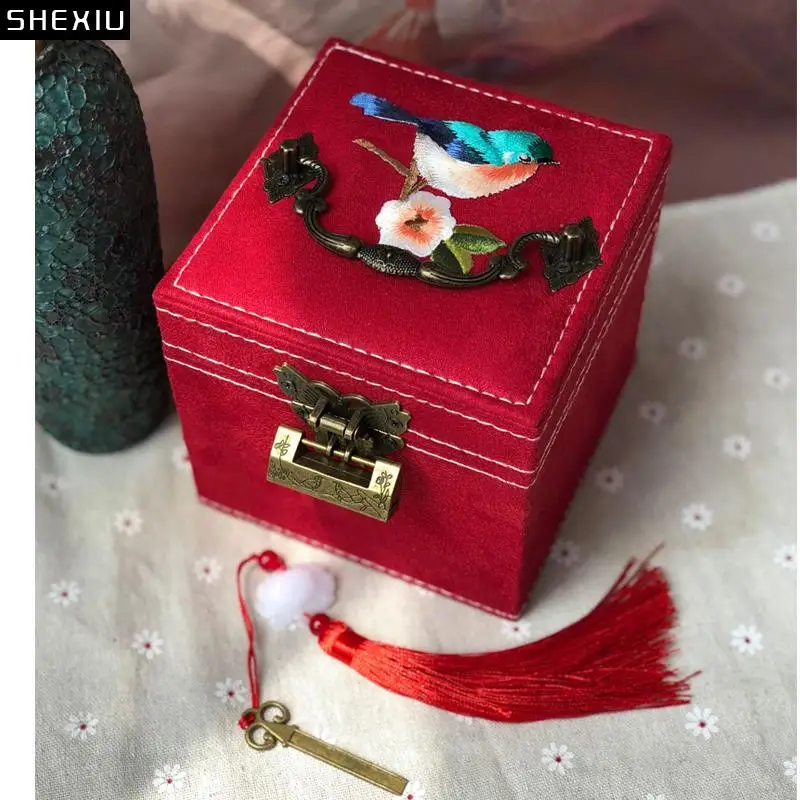 

Трехуровневый ящик для хранения с замком, фланелевая коробка для макияжа с вышивкой, органайзер для браслетов и ювелирных изделий, подвесная стойка для серег