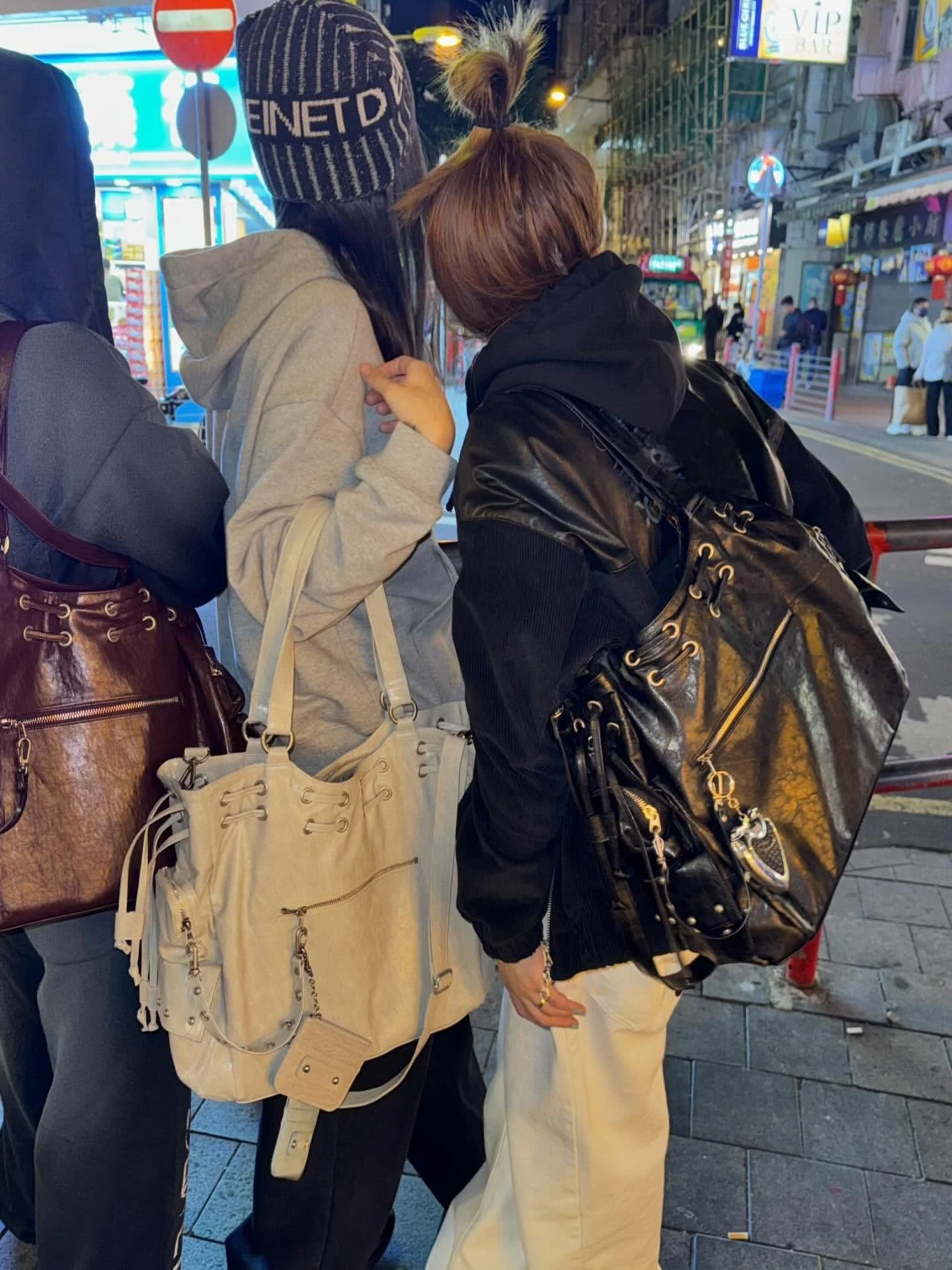 【DEINET】24FW CLOUD MIDDLE SHOULDER BAG (4COLORS) DHgate.com:2024Cloud-Soft Canvas Shoulder Bag | Comfy Tote