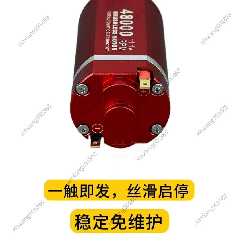 Moteur brushless haute performance 1/10 RC, face avant avec dissipateur et logo.