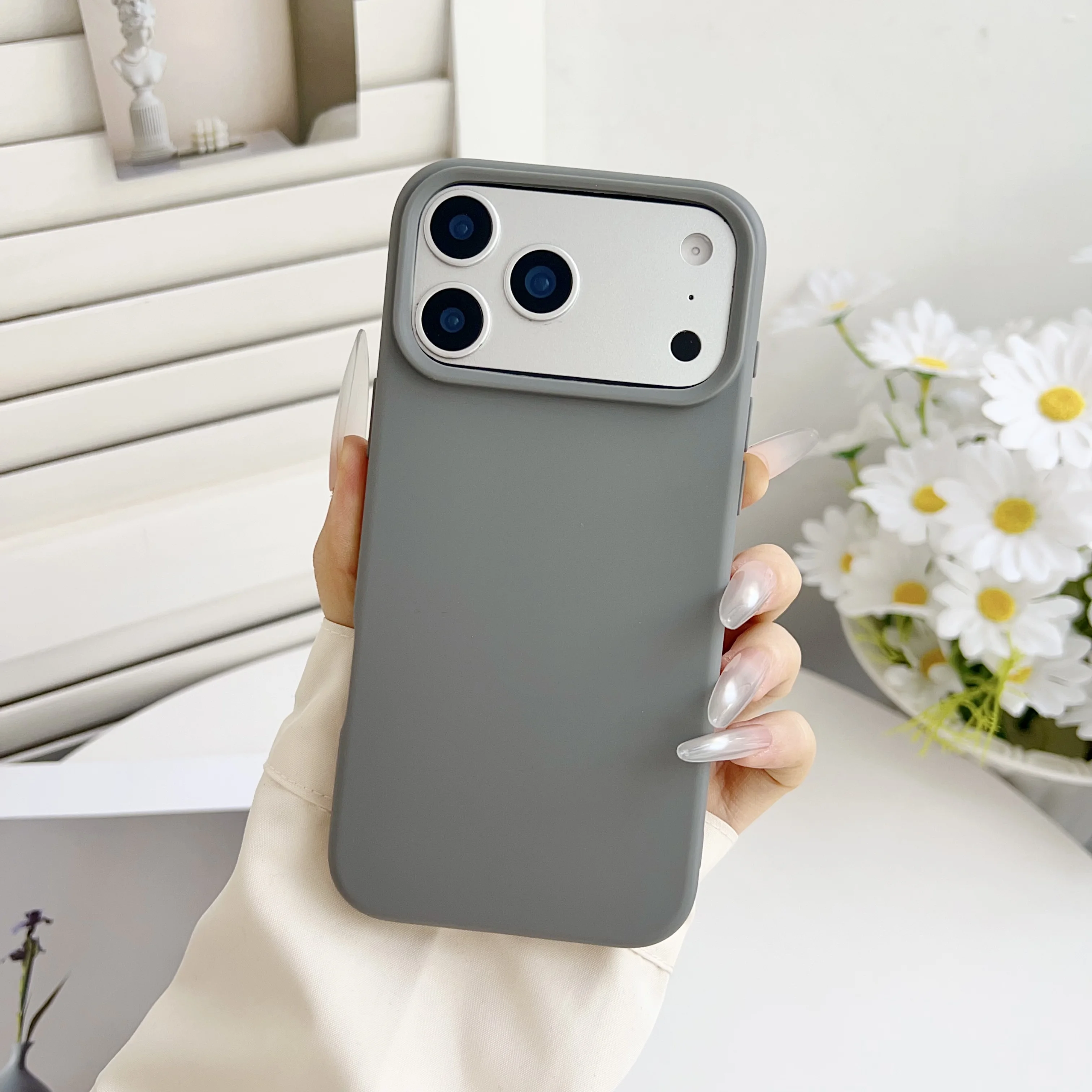ตัวเลือกสินค้า เคสซิลิโคนสีส้มด้านกันกระแทก iPhone 17 Pro Max
