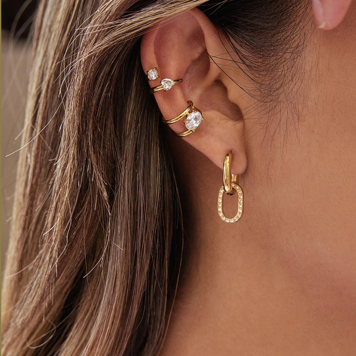 Uworld Minimalist White Zircon Two Hearts Ear Studs 18K PVD Stainless Steel Gold Color Ear Clip Women's Jewelry Gift Sa51ea1be83a144a89d155e32648d6118W