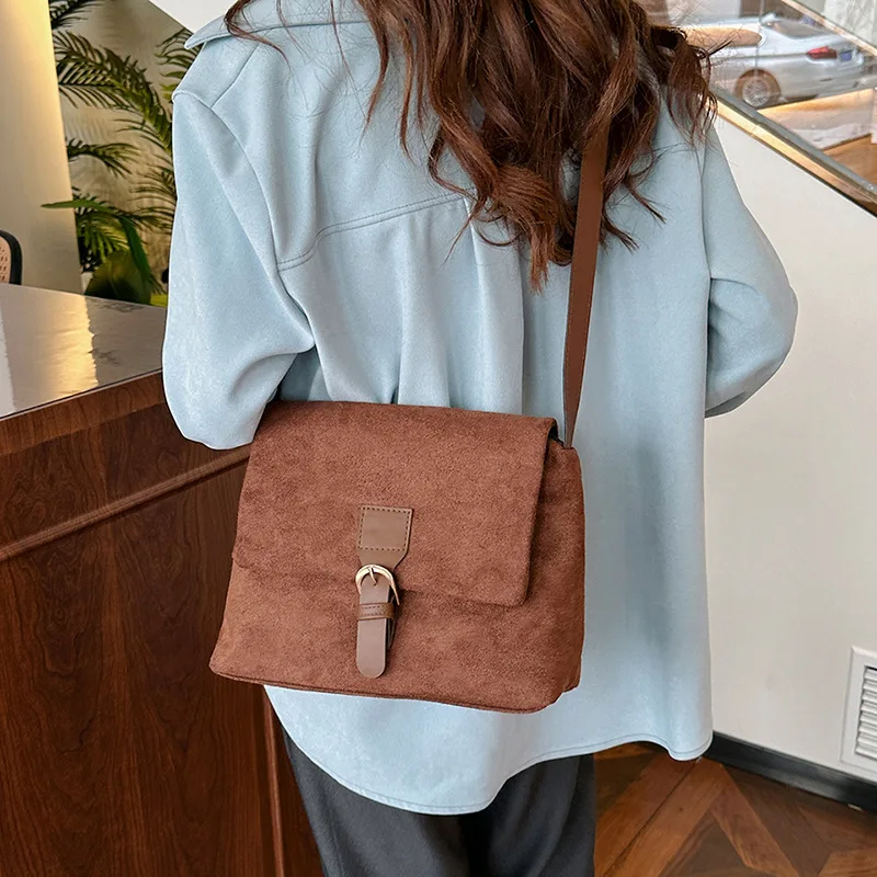 Velvet Messenger Bag Women's Fashion New High Capacity Commuter Bag Simple Versatile Solid Color Suede Shoulder Crossbody Bag