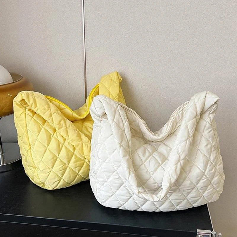 Women Large Capacity Quilted Tote Bag Winter Warm Lightweight Down Cotton Padded Plaid Shoulder Bags Underarm Bags Puffy Handbag