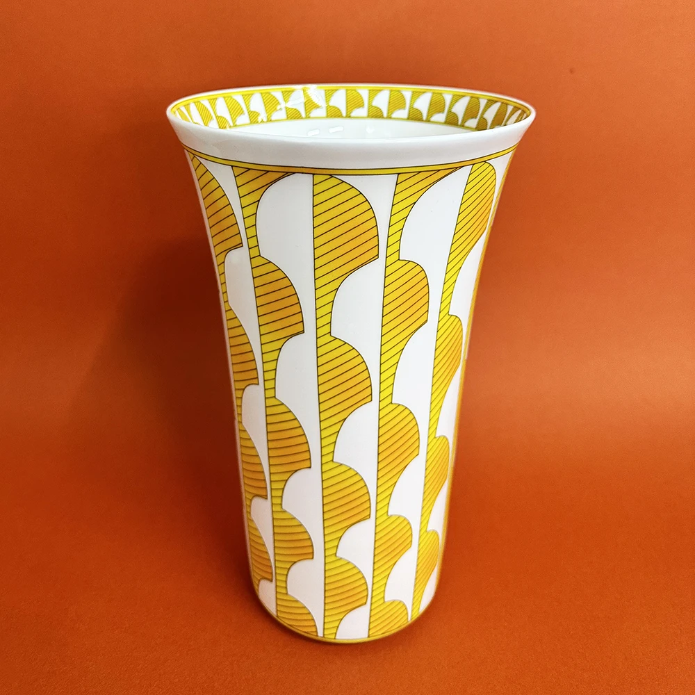 

Elegant Bone China Vase Living Room Entrance Medium Vase Home Study and Bedroom Ceramic Flower Receptacle Decoration Gifts