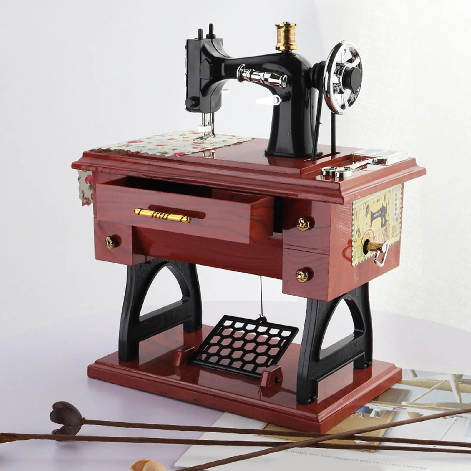 Sewing Machine Music Box Ornament Retro Style Treadle Sewing Machine Wind up Music Box for Birthday Office New Year Desk Wedding