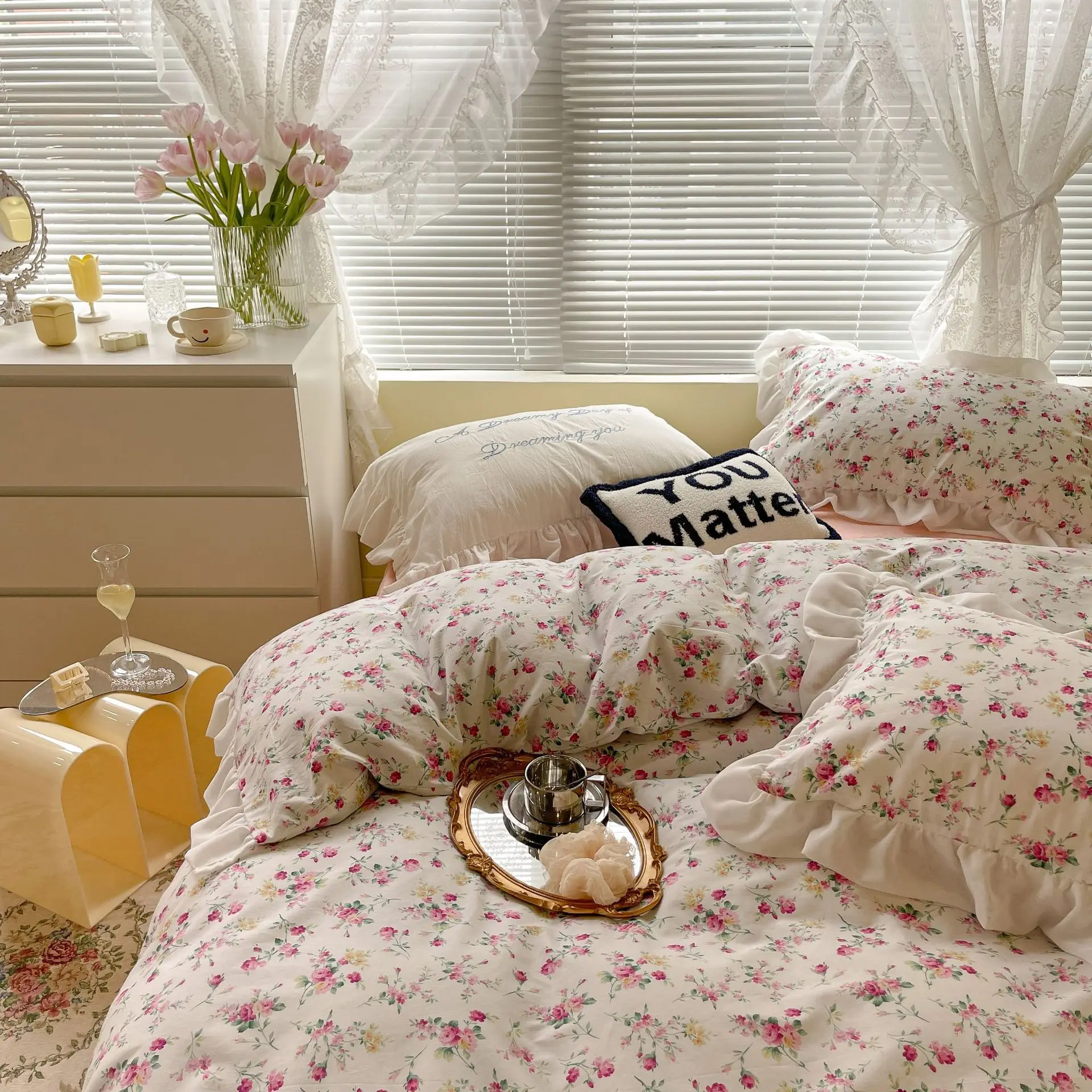 ����ġ ���� ���̽� �ν�Ÿ�׷� ħ��, �ҳ� �� ���, ���Ÿ� ��ư, �ܿ� ħ�� 4 �� ��Ʈ