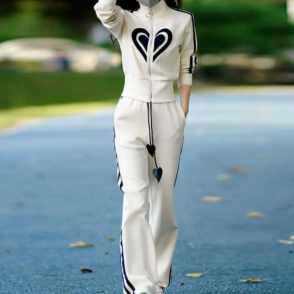 

Женский спортивный комплект из куртки и брюк, спортивный комплект в полоску с воротником-стойкой и широкими брюками, толстовка с принтом в виде сердца для осени и зимы