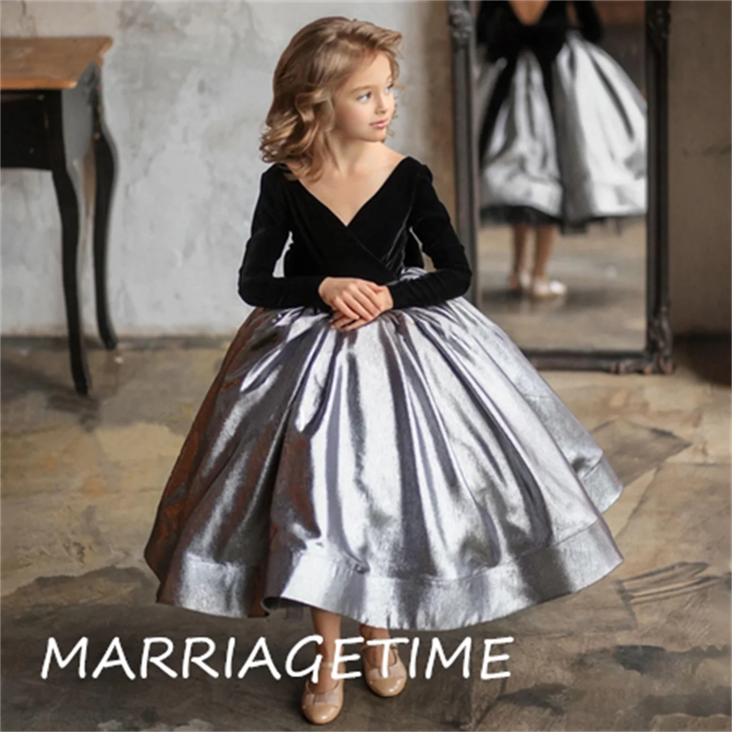 

New Girls Birthday Dress Black Velvet little Girls First Communion Dress Long Sleeves Flower Girl Dress Ball Gown