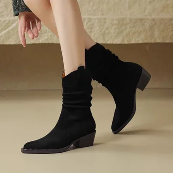 أحذية حصان عصرية جديدة بكعب مربع من جلد الغزال مقاس كبير لفصل الشتاء أحذية قصيرة مريحة ودافئة وغير رسمية للنساء 5