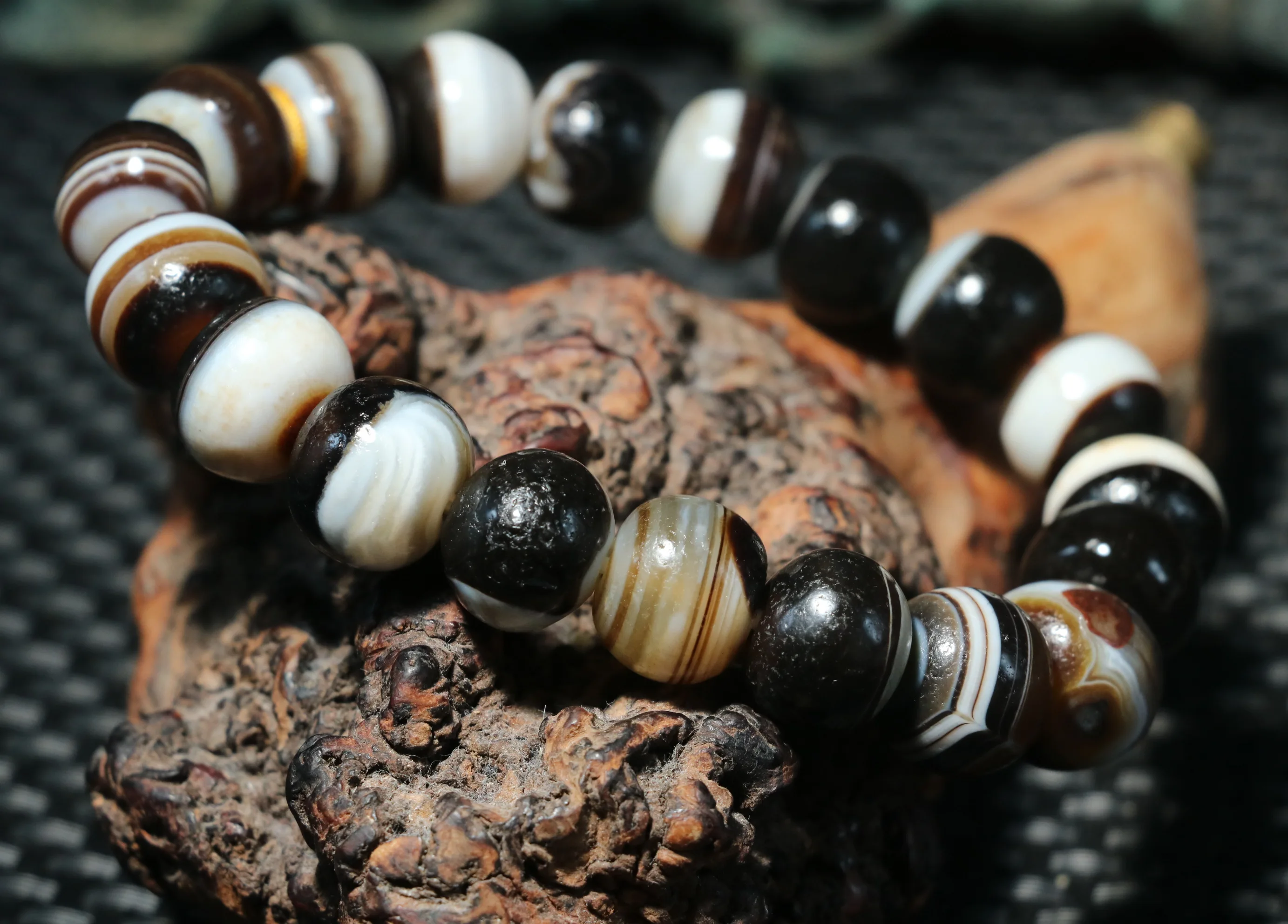 

Power Magic Tibetan Old Agate Natural Silkworm Stripes Healer Medicine Abacus dzi Bead Bracelet A Timestown UPD0196A26