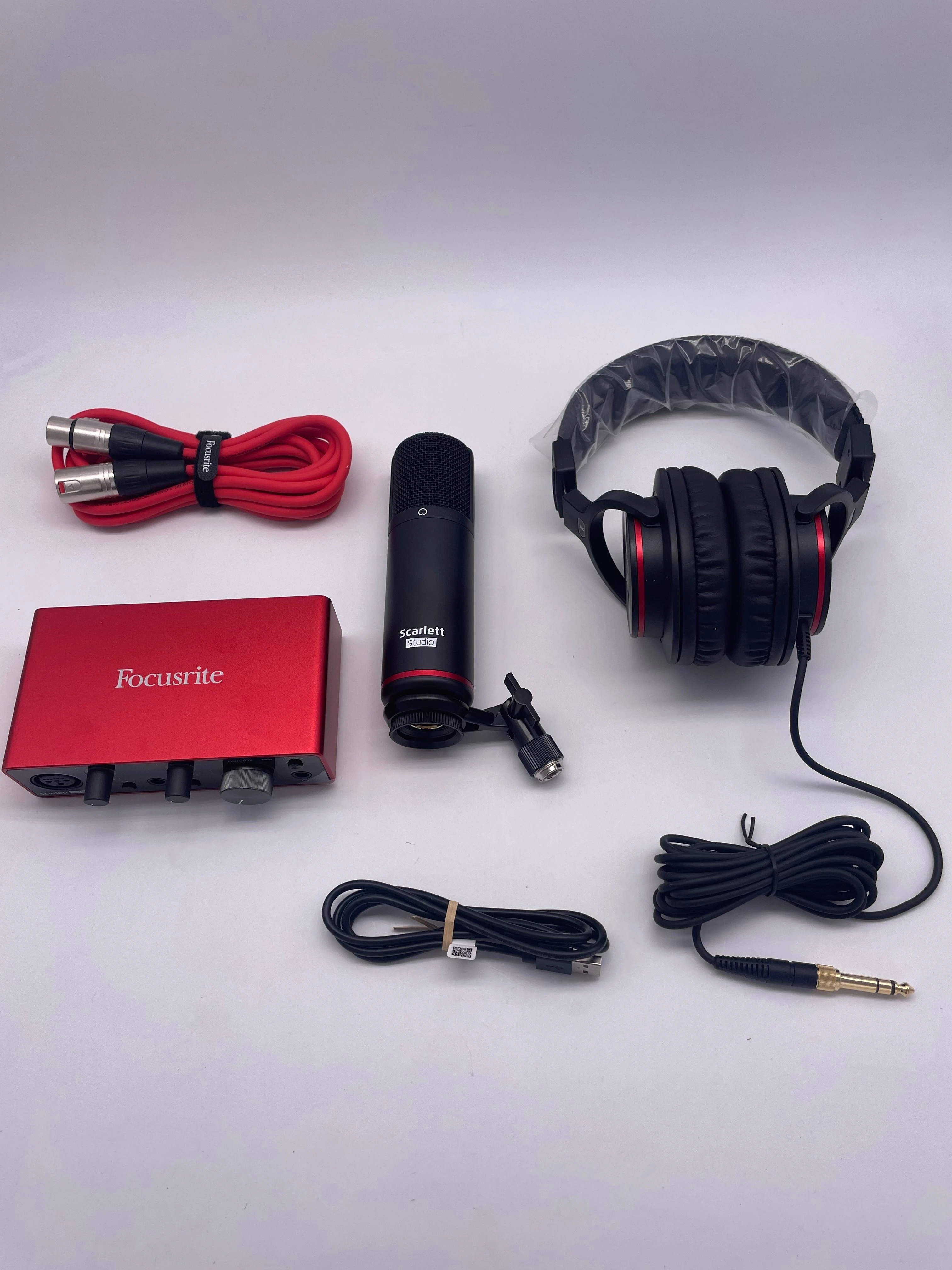 FocusriteScarlettSoloStudio3rdGenrecordingsoundcardsetUSBaudiointerfacewith
