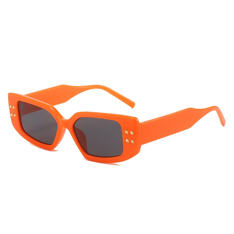 

Retro Round Punk Women Sunglasses Fashion Brand Designer Gradient Shades UV400 Men Rivets Small Frame Sun Glasses
