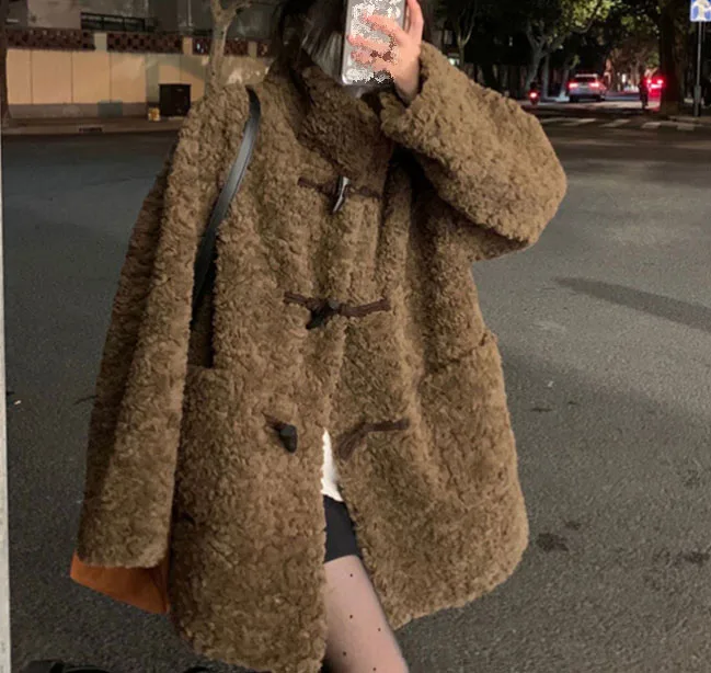 Рисунок 4 - Женская одежда, пальто из искусственного меха ягненка