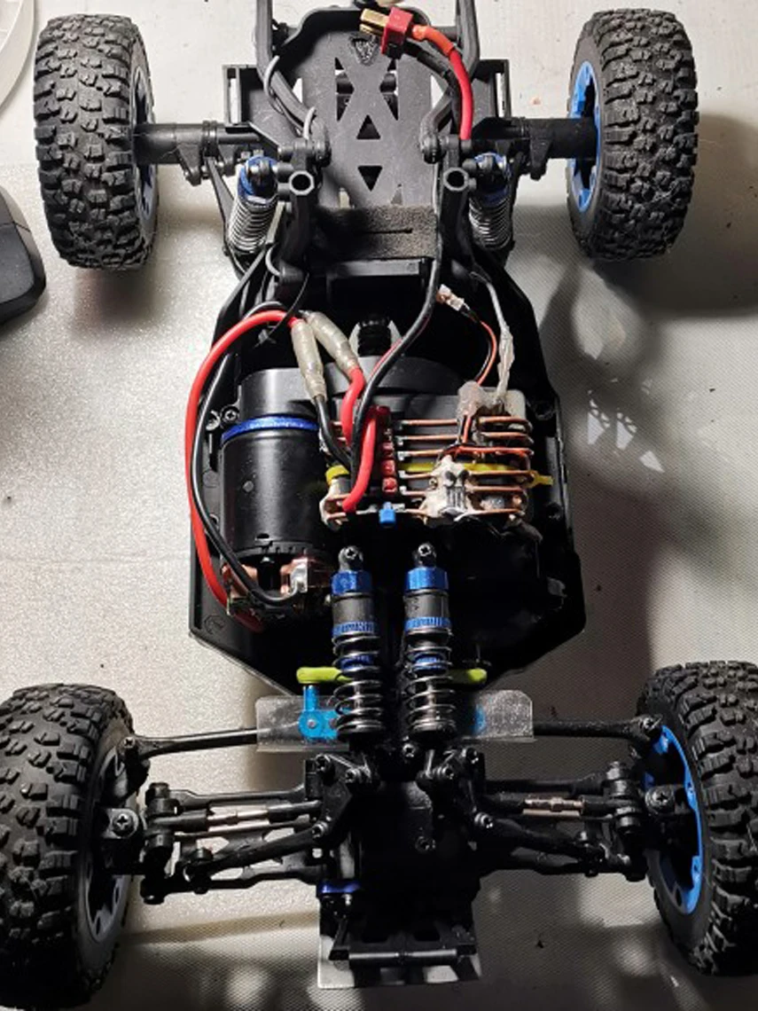 ラジコンセットブラシモーター搭載 油圧サスペンション