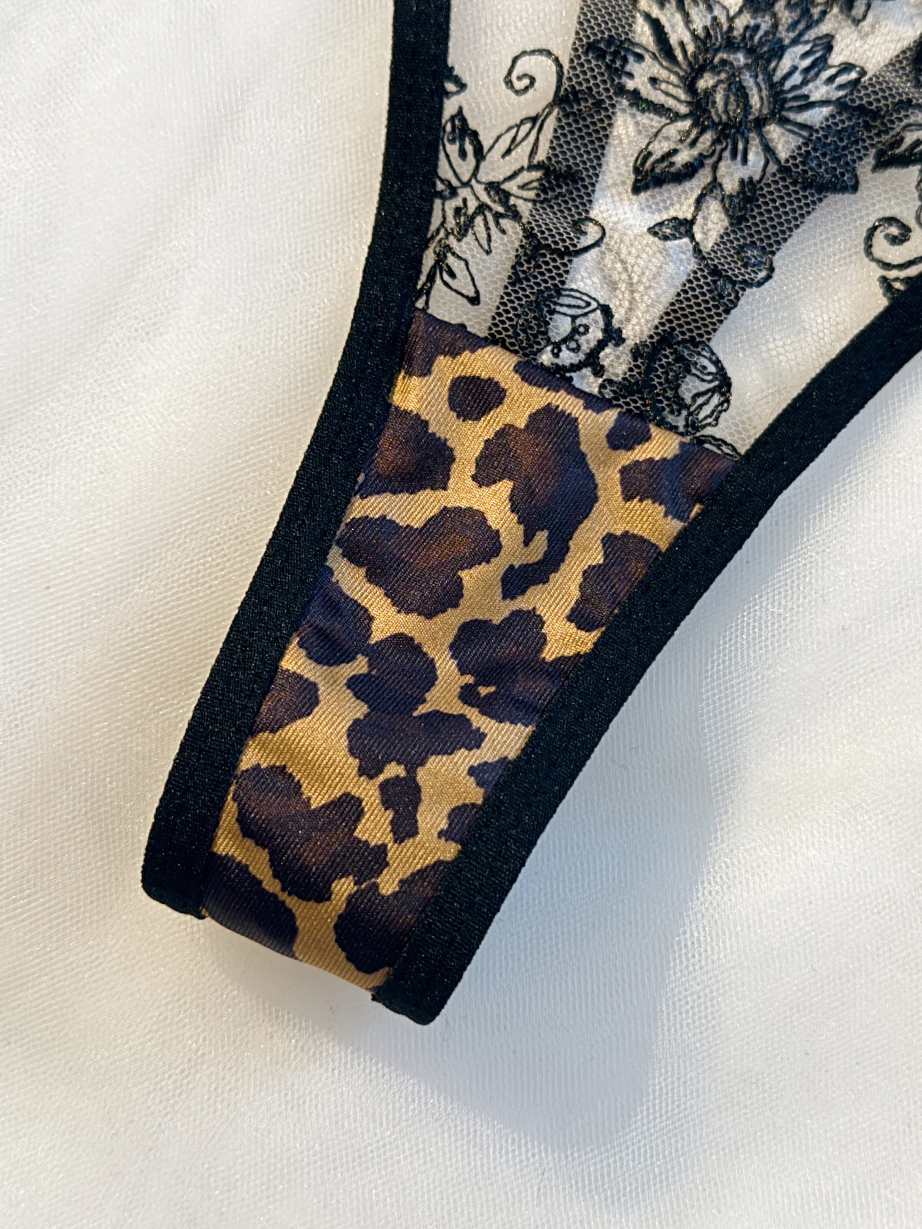 A Black Sexy Lingerie Set, Combining Leopard Print And Floral Patterns, Combining Allure And Sensuality ZA825120_voghion.com