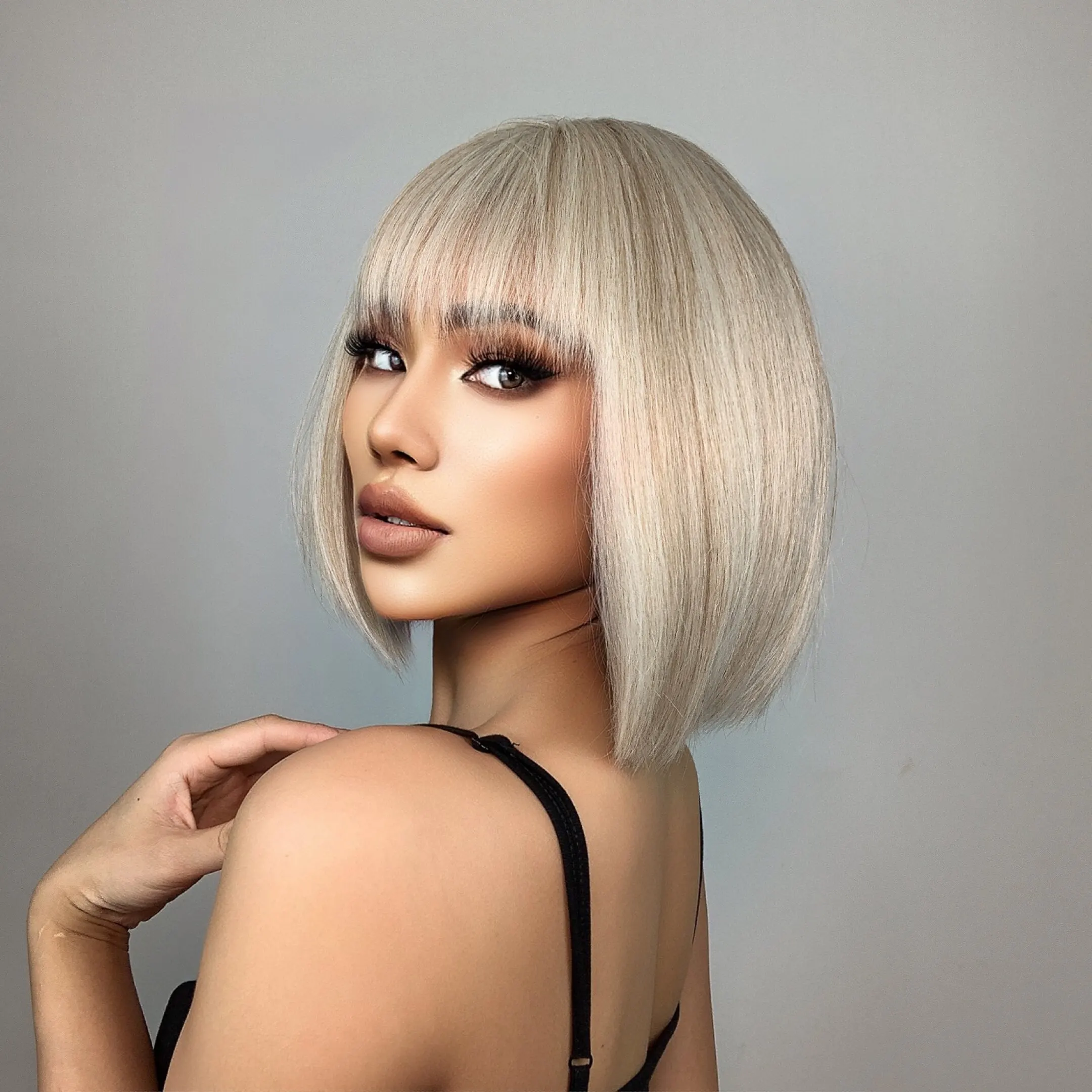 Short Straight White Platinum Wigs for Women Short Bob Synthetic Wig With Bangs Shoulder Length Heat Resistant Cosplay Wig_voghion.com