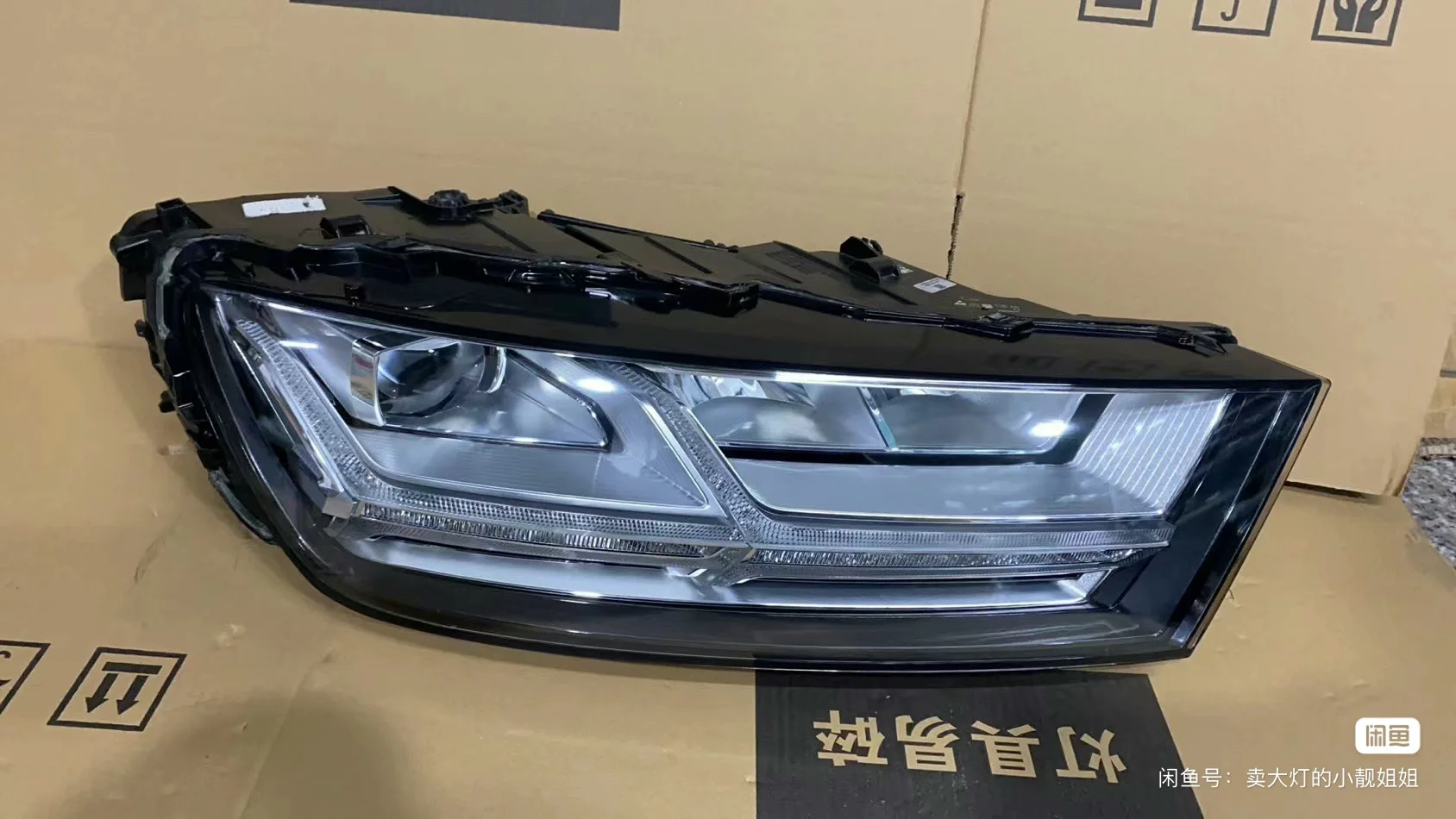 アウディ　Q7 ヘッドライト　左右　HID アウディ Q7 ヘッドライト 左右 HID（AUDI - 格安！アウディ