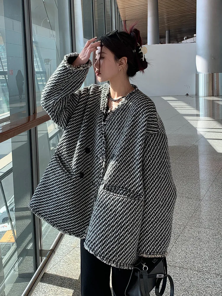 

Fall Winter Loose Fashion Black Plaid Jackets Elegant Lady V Neck Retro Tassel Hem Coat Vintage Double Breast Cardigan Outwear