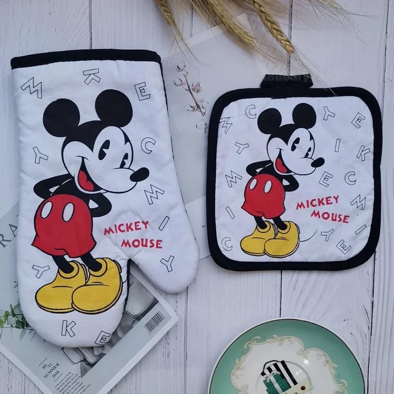 Disney Mickey Mouse Heat Insulation Gloves Coaster Two-piece Cute Cartoon Tray Dish Bowl Holder Baking Baking Set Cooking Tools