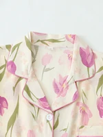 Ensemble deux pièces confortable à revers et imprimé floral tulipe, haut à manches courtes avec poches et short à nœud, pyjama pour femme, vêtements de détente, adapté à un usage domestique 3