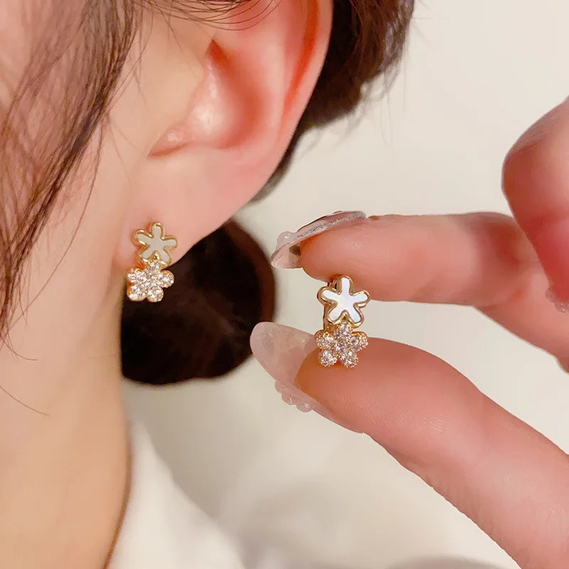 

Милые и модные серьги в виде ракушки с микро-инкрустированными цветами 2023 новый дизайн с изысканными серьгами для женщин ювелирные изделия.