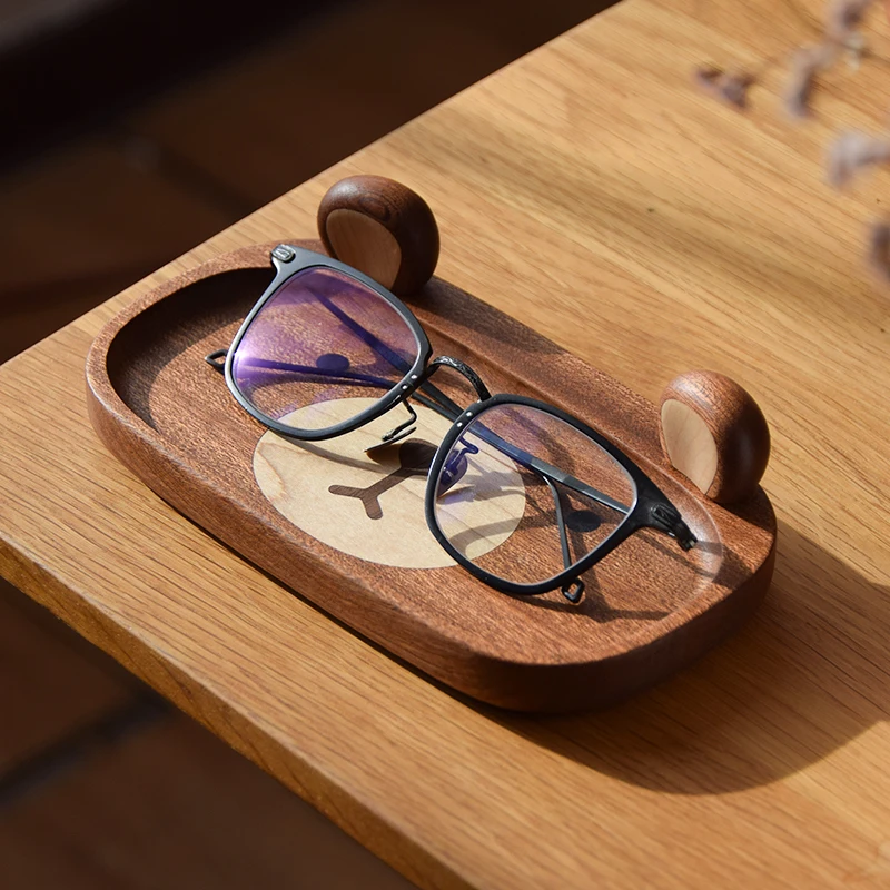

Bear glasses tray give your glasses a home.