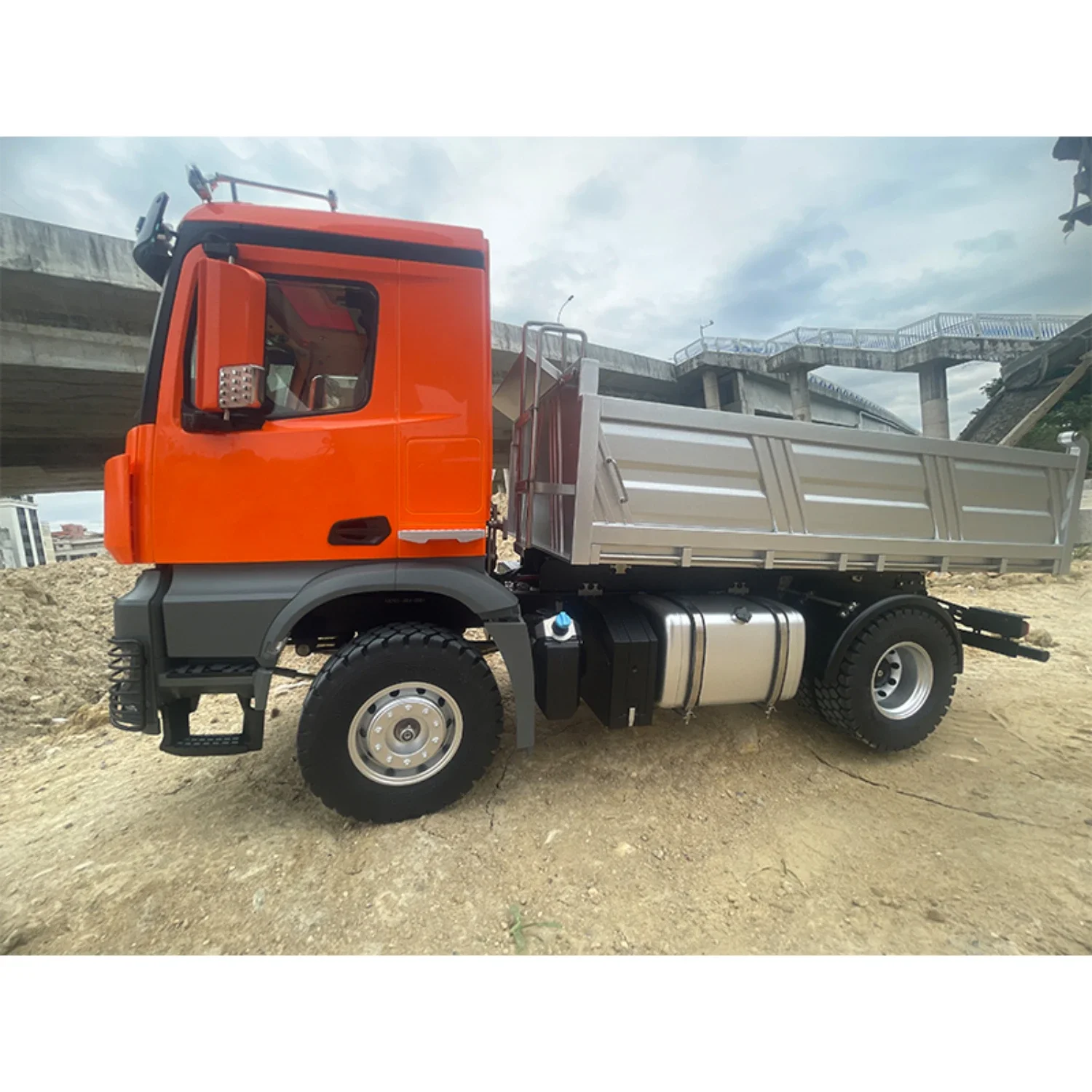 KABOLITE K5701 RC Dump Truck 1/14 4x4 RC Truck 2.4G Remote Control Dump Truck Model with Light and Sound Set Boy Toy 5
