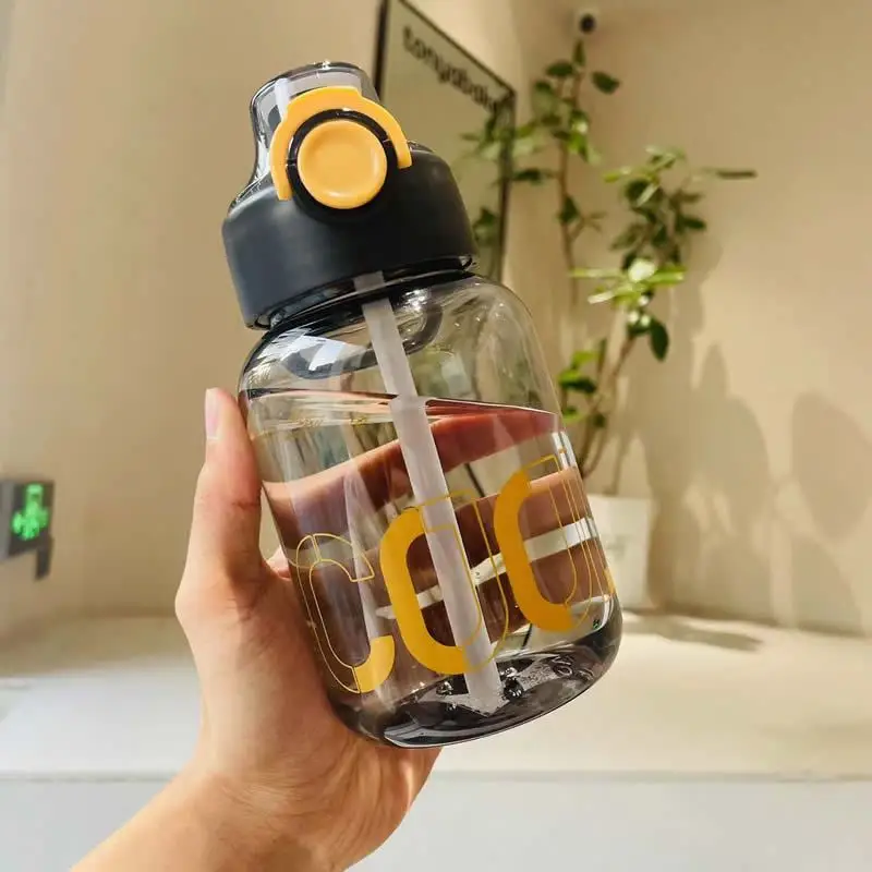 700ml/23.67oz Hot and Cold Resistant Large Capacity Plastic Portable Sports Water Bottle With Straw and Capacity Scale