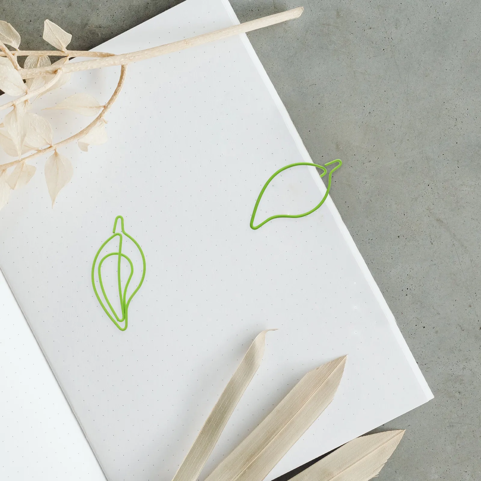 30Pcs Leaf Shaped Paper Clips High Grade Metal Paper Clips Strong Clamping Force for Test Papers Photos Files Letter