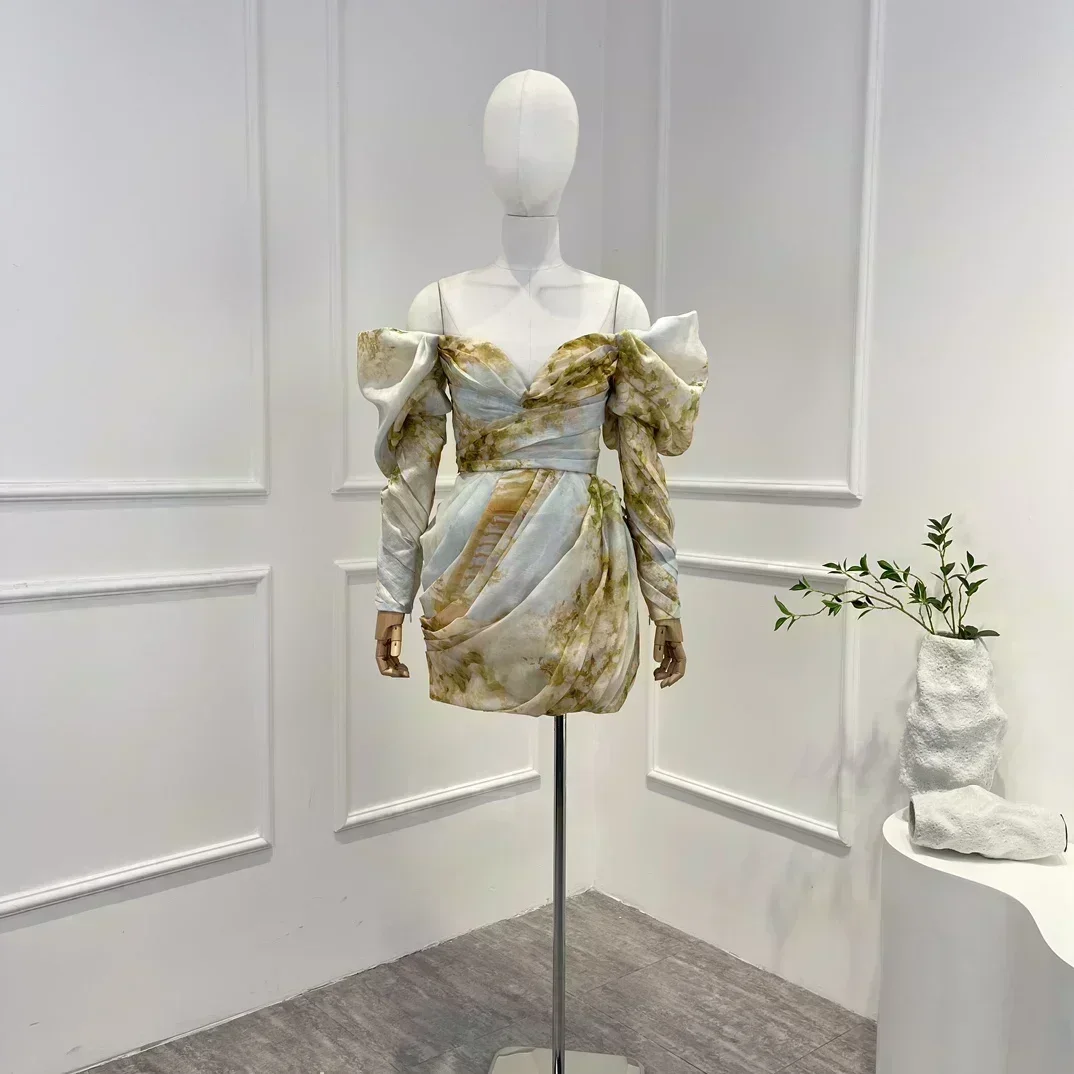 

Женское винтажное мини-платье с открытыми плечами и цветочным принтом