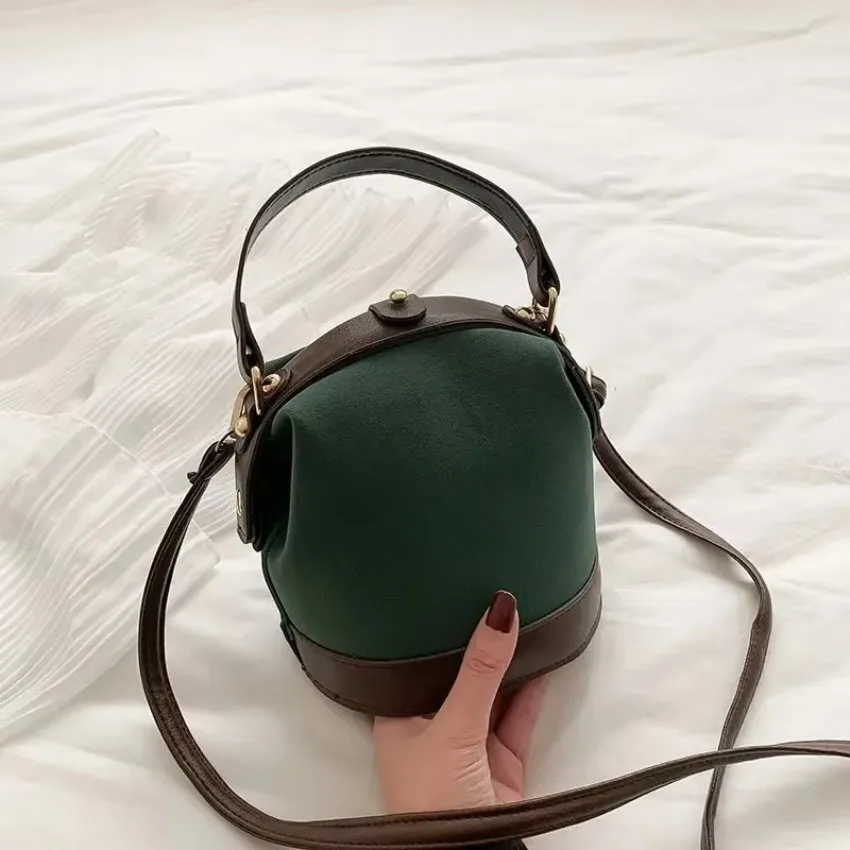 1 Pcs Shoulder Bucket Bag Korean Edition Simple Crossbody Bag Versatile Crossbody Bag Fashion Handbag Spring Summer New Fashion