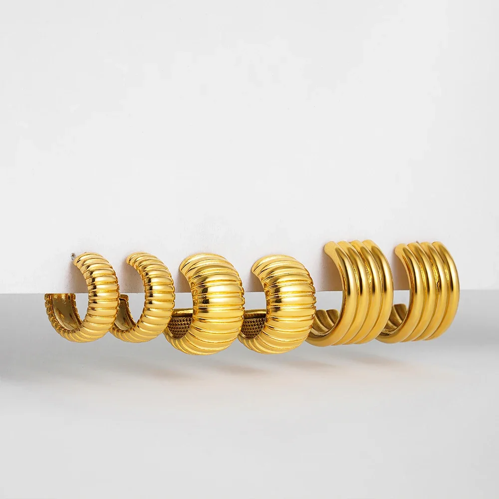 Classics Retro Texture Striped Polished Metal C Shape Huggie Hoop Earrings for Women Stylish Waterproof Stainless Steel Bijoux