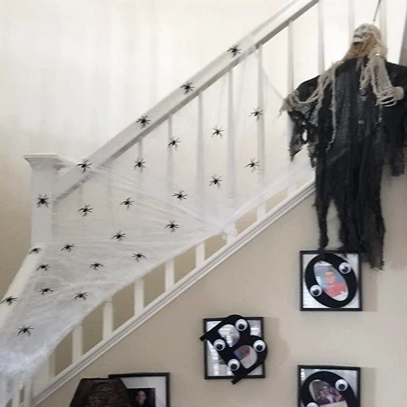 50/100pcs Halloween Black Spiders Small Luminous Plastic Spider Halloween Party Home Decoration Tricky Prank Toy Haunted House