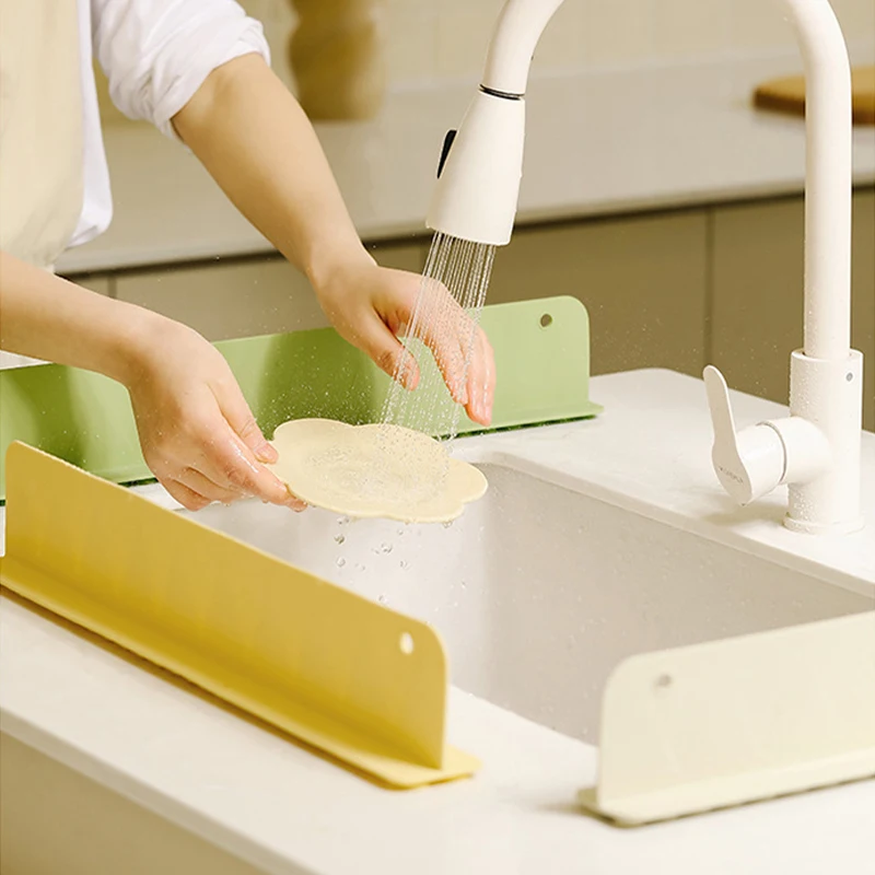 Kitchen Silicone Sink Splash Guard Baffle Strong Suction Cup Countertop Anti-splash Oil-proof Protective Board Kitchen Gadgets